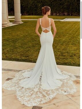 Mori lee Ivory Lace Wedding Dress with  detailed Train | Bridal Gown | Size 4